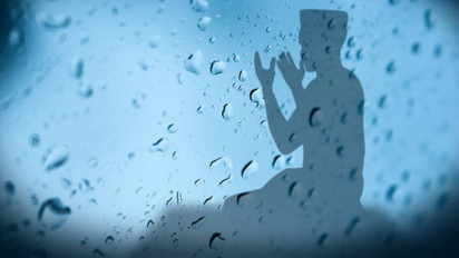 Terjebak Badai saat di Jalan? Coba Amalkan Doa Ini Agar Hujan Berhenti dan Cuaca Kembali Cerah