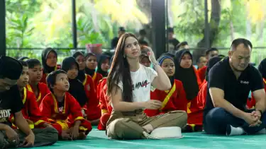 One Pride MMA menggelar Buka Bersama dengan para atlet binaan pencak silat yayasan panti asuhan YT Yatuna, di YT Yatuna, Jakarta Timur, Jumat (4/3/2025)