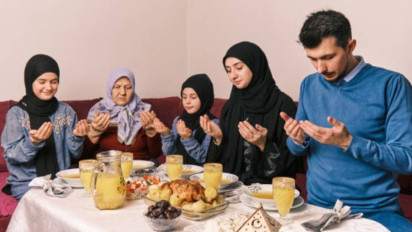 Sampai Kapankah Ayah Wajib Menafkahi Anak? Ternyata Bukan sampai Menikah, tetapi...