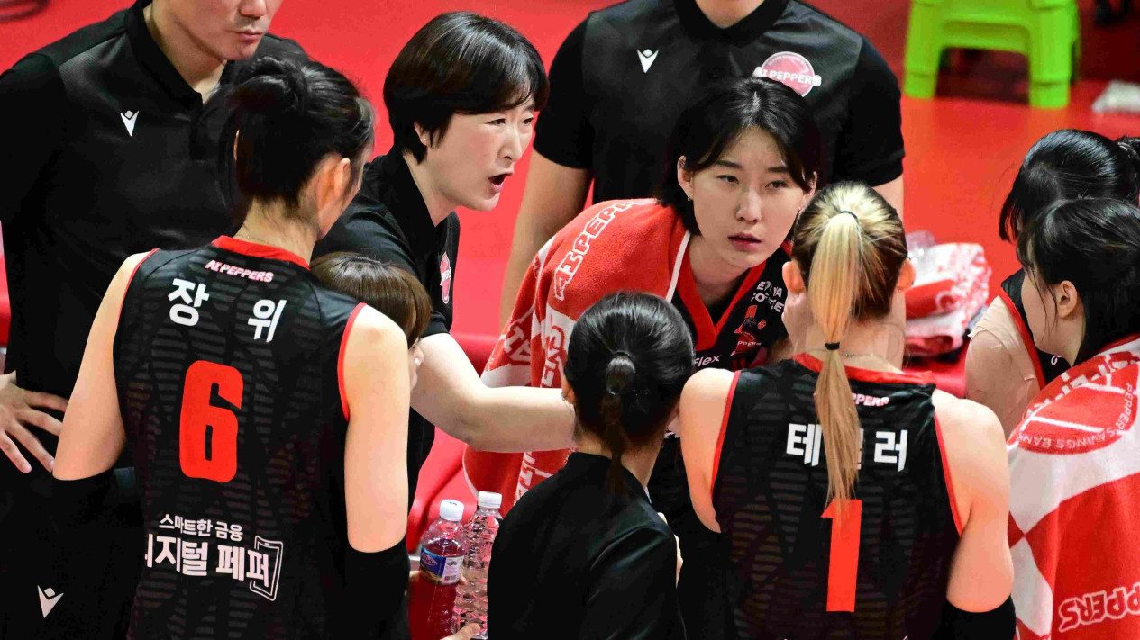 Pelatih AI Peppers Klarifikasi Tragedi Jersey Ketinggalan Pemain Asingnya, Awal Keterpurukan yang Buat Megawati Hangestri Cetak 35 Poin
            - galeri foto