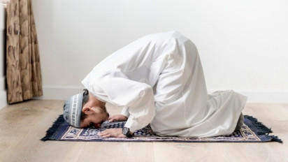 Padahal Belum Selesai Shalat Qobliyah Subuh Tapi Iqamah Sudah Berkumandang, Haruskah Batalkan Shalat? Sebaiknya…