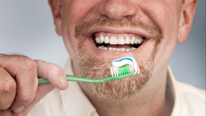 Amankah Sikat Gigi di Siang Hari saat Puasa Ramadhan? Ini Penjelasan Buya Yahya