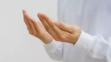 Ilustrasi membaca sholawat Nabi