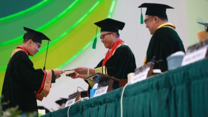Tak Disangka-sangka, Buya Yahya Akhirnya Lulus Sarjana Psikologi setelah Wisuda di Unissula Semarang