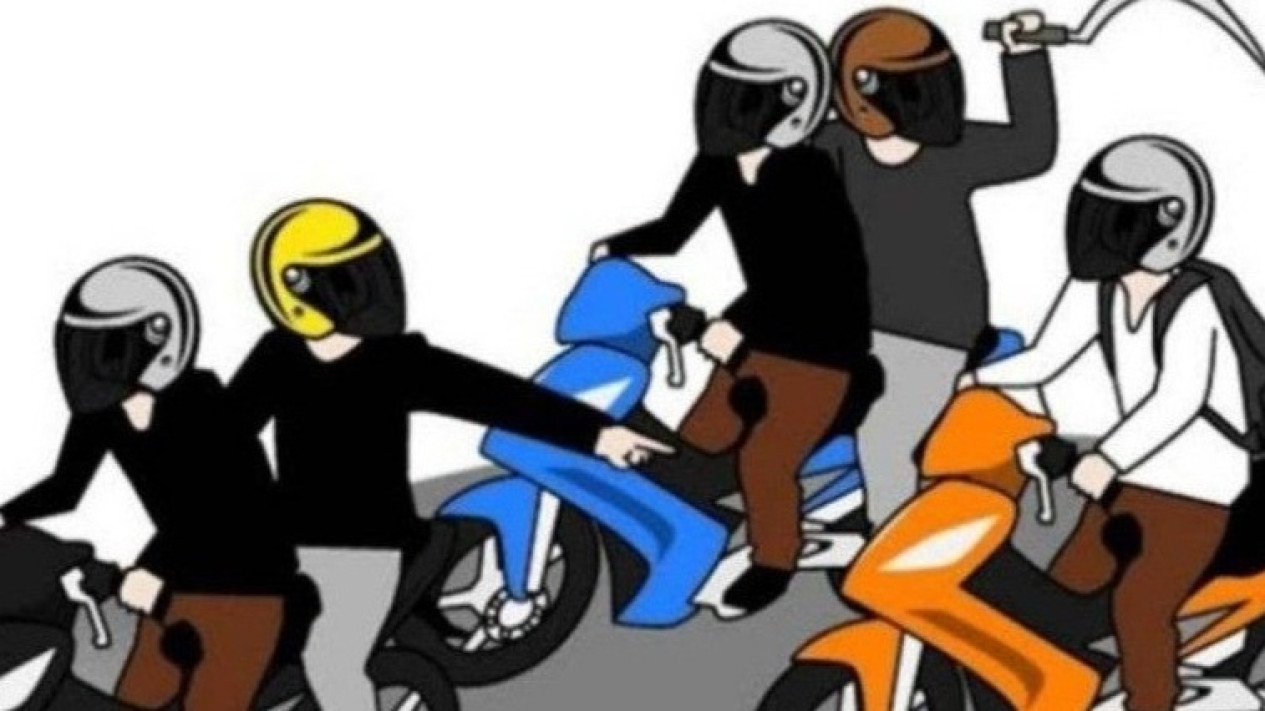 Pria Dibacok Komplotan Begal di Cikarang, Motor dan Tas Korban Dirampas Pelaku
            - galeri foto
