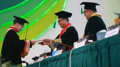 Selesaikan Studi Psikologi, Buya Yahya Sebut Pentingnya Belajar Ilmu Umum: Ternyata Ilmu Agama Saja Tak Cukup!