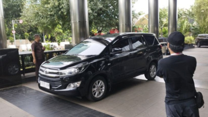 Rombongan Mobil Pejabat OKU yang Kena OTT Tiba di Gedung KPK