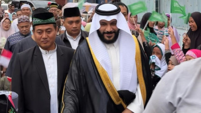 Safari Ramadhan Syekh Abdurrahman Al Ausy: Kunjungi tvOne, Pimpin Shalat Tarawih di Hijrahfest Hingga Datangi Perkampungan di Jakbar