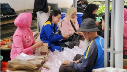 Kemensos Salurkan Bantuan untuk 2.646 Warga Korban Banjir di Sumedang