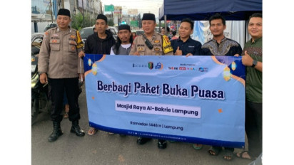 Masjid Raya Al Bakrie Lampung Gelar Jumat Berbagi di Bulan Ramadhan, Disambut Antusias Warga