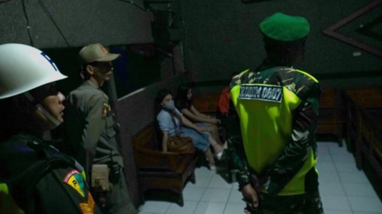 Jelang Lebaran, Satpol PP gencar Sidak Tempat Hiburan Malam
            - galeri foto