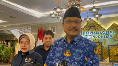 Mensos Pastikan Bantuan Korban Banjir Tersalurkan, Bangun Dapur Umum-Kirim Logistik