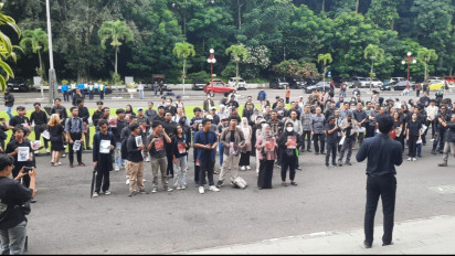 Gelar Unjuk Rasa Penolakan RUU TNI, Sivitas Akademika UGM: Rakyat Terus Melawan, Tak Ada Pilihan Lain