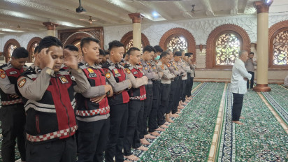 Polda Metro Jaya Gelar Shalat Gaib untuk 3 Polisi Yang Gugur di Way Kanan, Lampung