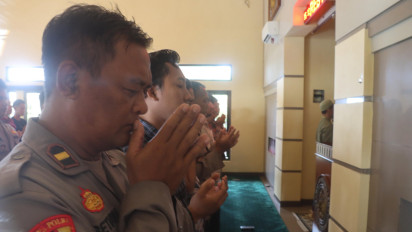Gelar Salat Gaib, Polres Probolinggo Doakan Tiga Anggota Polri Gugur di Way Kanan Lampung