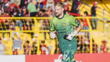 Kiper Dewa United, Sonny Stevens