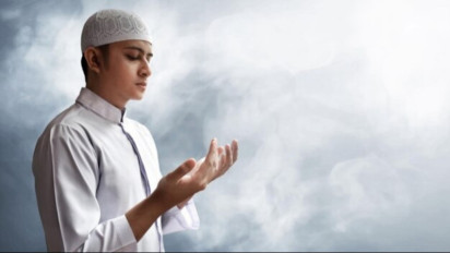 Doa Qunut saat Shalat Subuh Sebenarnya Wajib atau Sunnah? Ini Penjelasan dari Perbandingan Mazhab Ulama