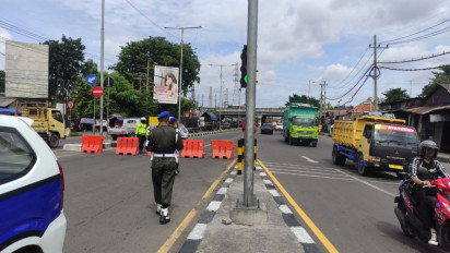 Satlantas Sidoarjo Uji Coba Sistem One Way di Jalan Letjen Sutoyo untuk Persiapan Arus Mudik Lebaran 2025