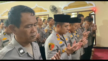 Polres Bangkalan Gelar Sholat Ghoib dan Istigosah untuk Tiga Personil Polisi yang Ditembak di Lampung