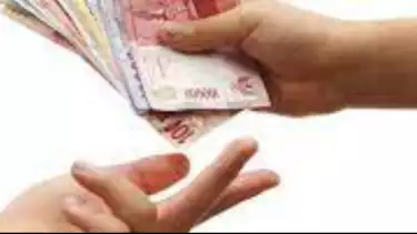 Wajibkah Anak Berikan Uang THR Lebaran kepada Orang Tua? Ini Penjelasan dalam Islam