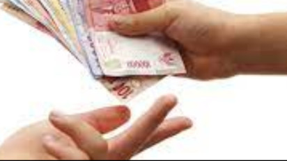 Wajibkah Anak Berikan Uang THR Lebaran kepada Orang Tua? Ini Penjelasan dalam Islam