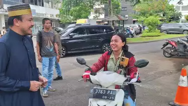 Wujud Rasa Syukur, Wahyu Kandacong Berbagi dengan PKL dan Ojol
