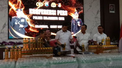 Home Industri Minyak Goreng Ilegal di Mojokerto Digerebek Polisi
