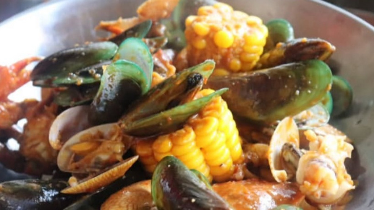 Rumah Makan Seafood di Jombang Jadi Pilihan Favorit Berbuka Puasa
            - galeri foto