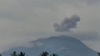Gunung Ibu di Maluku Utara Alami Erupsi Kamis Sore, Semburkan Abu Vulkanik Setinggi 500 Meter