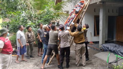 Tersengat Listrik saat Benahi Lampu Teras, Lansia di Bantul Tewas Dalam Kondisi Telungkup di Atas Genting