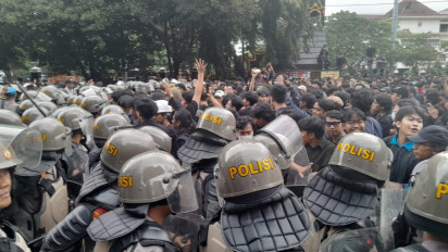 Polisi Amankan Empat Mahasiswa saat Demo Tolak UU TNI di Semarang