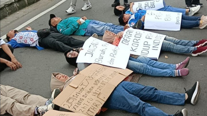 Tuntut THR H-7 dan Uang Pesangon, Buruh Sritex Gelar Demo di Rumah Pemilik PT Sritex Iwan Lukminto