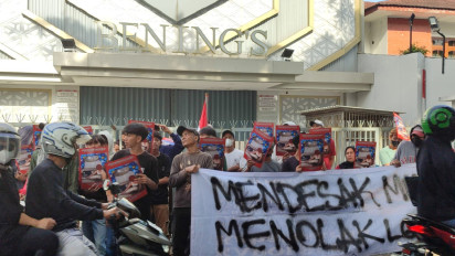 Massa Gelar Aksi Tolak Dokter Skincare LGBT