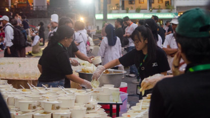 30 Chef Profesional Buat 1.000 Porsi Hidangan Gratis