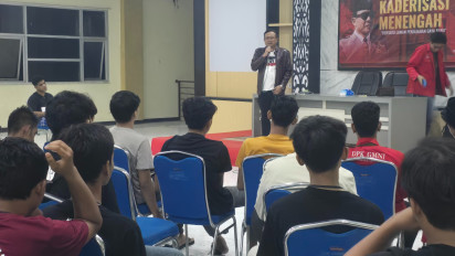 Ketua DPRD Lamongan Beri Materi Politik Anggaran di Kaderisasi GMNI Jatim