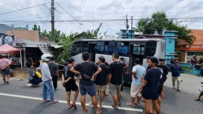 Bus Tabrak Bengkel di Ponorogo, Pengunjung dan Sopir Alami Luka