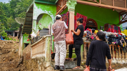 Setelah Berikan Bantuan di Bekasi, Kini Bakrie Untuk Negeri Bantu Korban Banjir Simalungun
