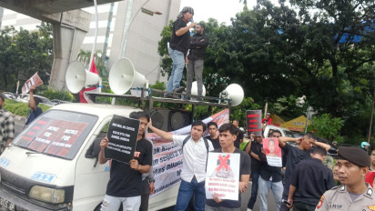 Buntut Hilangnya Iptu Tomi Marbun saat Buru KKB, Mahasiswa dan Pemuda Batak Gelar Aksi di Mabes Polri