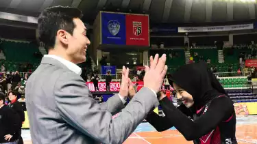 Megawati Hangestri dan pelatih Red Sparks Ko Hee-jin