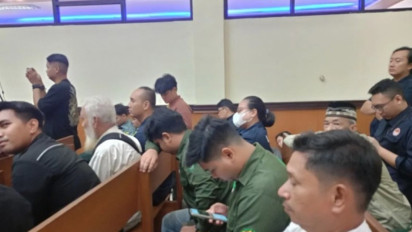 Tak Sanggup Menahan Air Matanya, Anak Bos Rental Menangis saat Hadiri Sidang Pembacaan Vonis Terdakwa