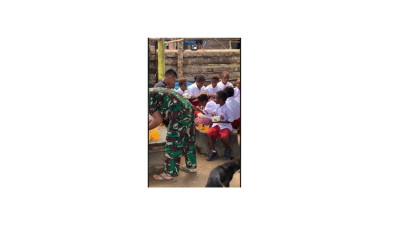 Viral Momen Haru TNI di Papua Sajikan Makanan untuk Anak-anak: Pertama Kali Mereka Makan Bakso