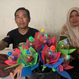 Kreatif, Inovasi Warga Jombang Buat Lampion Takbir Ramah Anak Gantikan Obor Tradisional