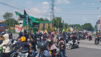 Blokade Jalan Nasional Mojokerto-Surabaya, Ratusan Mahasiswa Unjuk Rasa Tolak RUU TNI