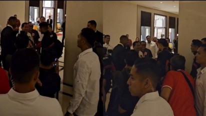 Momen Presiden RI Prabowo Dampingi Kemenangan Timnas Indonesia, Dari Susul ke Hotel Sampai Turun Ke Lapangan Demi Selebrasi Bersama 