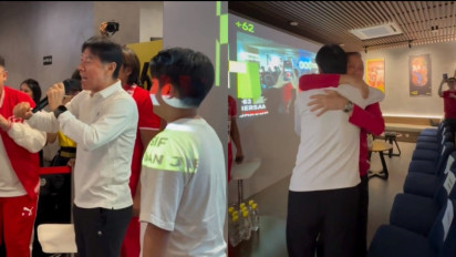 Momen Eks Ketua PSSI Iwan Bule Nonton Bareng Eks Pelatih Timnas Indonesia Shin Tae-yong, Ikut Selebrasi Usai Oleh Romeny Cetak Gol ke Gawang Bahrain