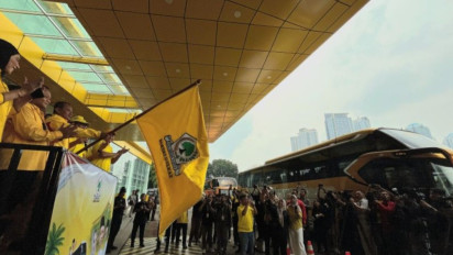 Bahlil Lepas 20 Bus Mudik Gratis Golkar ke Sejumlah Daerah di Jawa