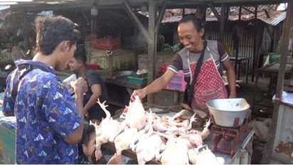 Harga Daging Ayam dan Beras Meroket Jelang Hari Raya Idul Fitri, Warga Mengeluh