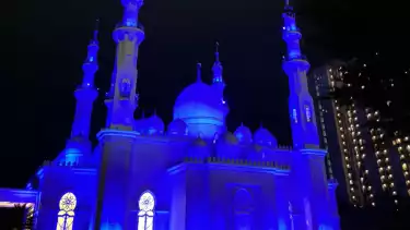 PT Alamtri Resources Indonesia Tbk (AlamTri) menggelar acara buka puasa bersama 1.000 anak yatim di Masjid At- Thohir.