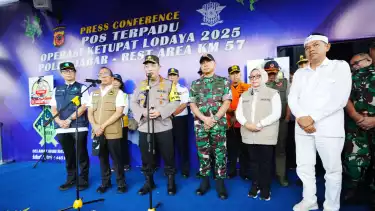 Tinjau Rest Area KM 57, Kapolri Pastikan Kelancaran dan Pelayanan Masyarakat saat Arus Mudik