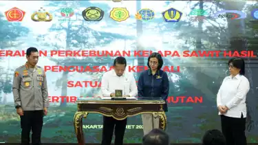 Satgas PKH serahkan 216 ribu hektar lebih lahan ke PT Agrinas Palma Nusantara (Persero) ke BUMN Perkebunan.